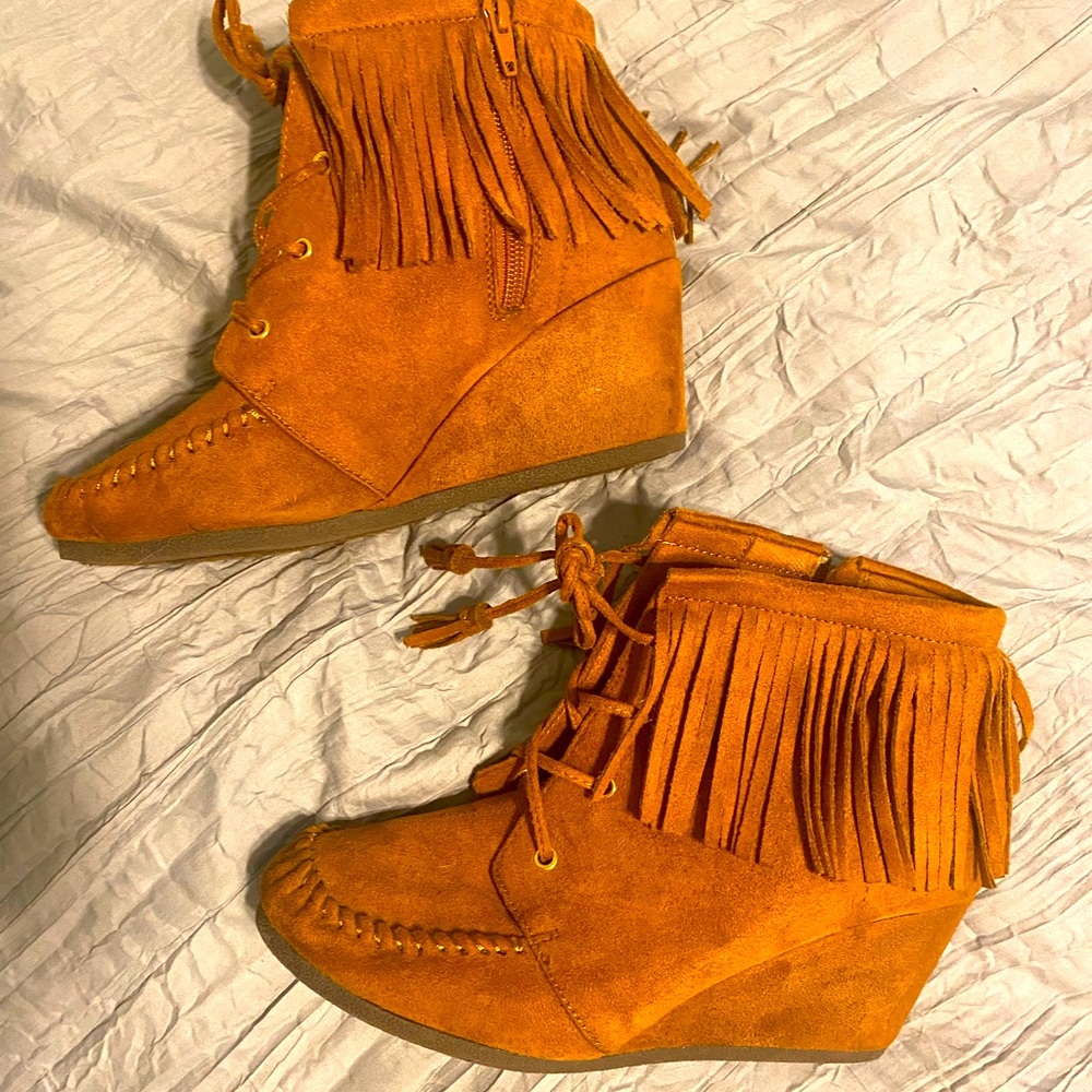 Fringe moccasin style booties
